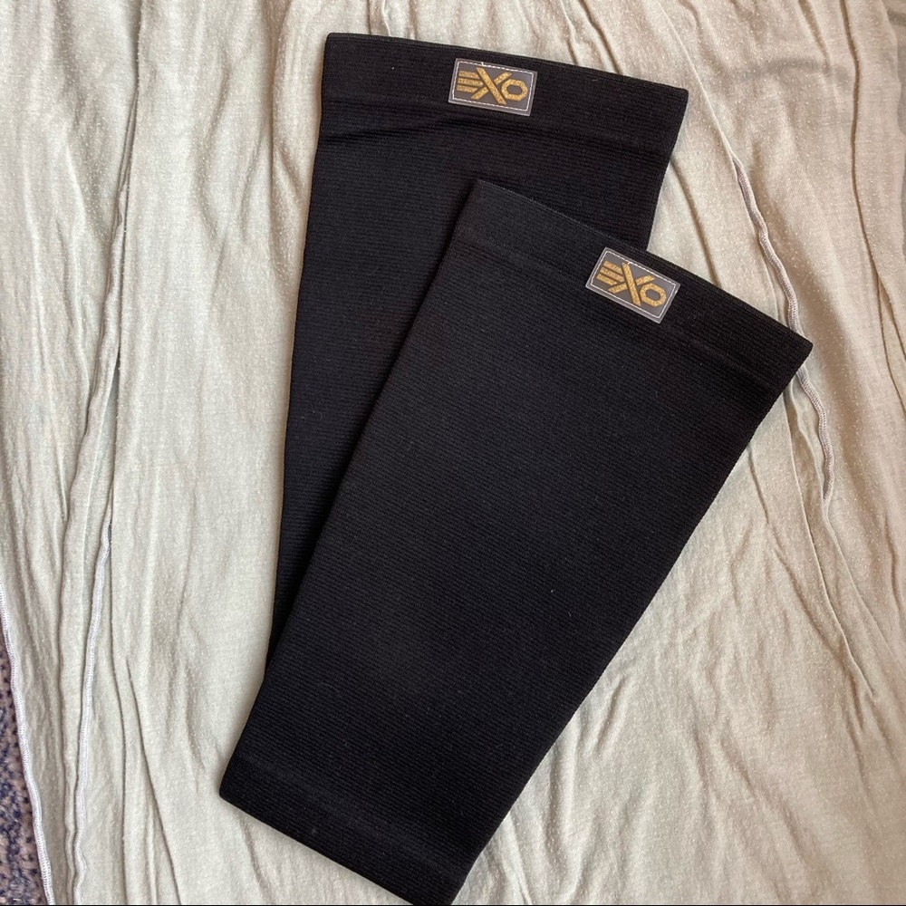 NWT EXO Knee Sleeves - M